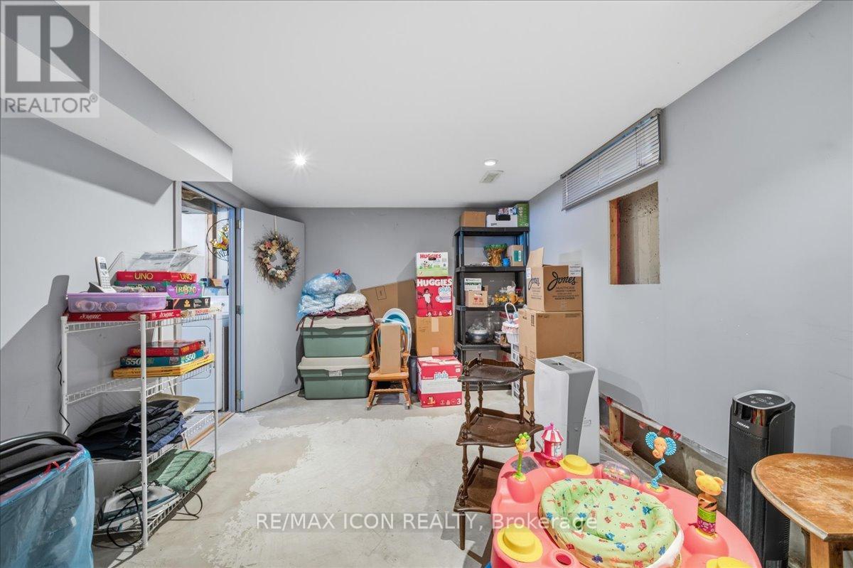 547 Wellington Street N, Kitchener, ON - Indoor