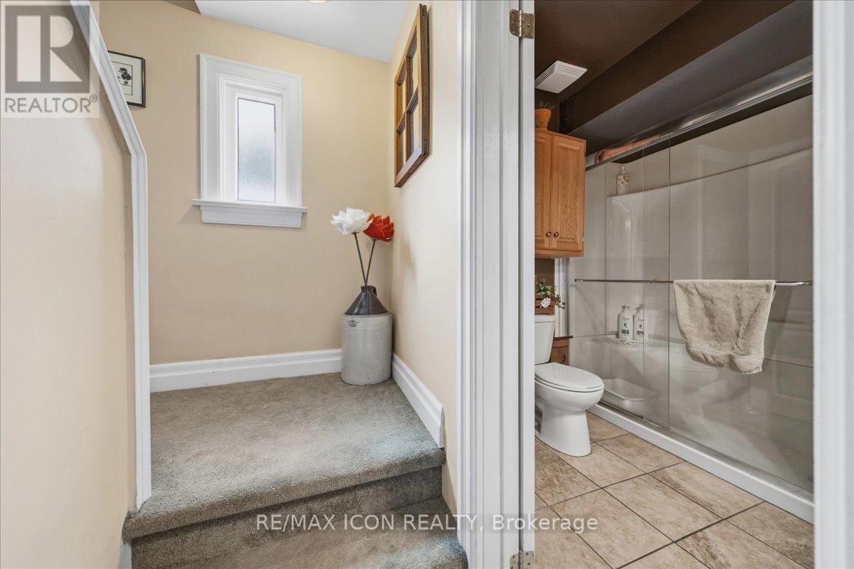 547 Wellington Street N, Kitchener, ON - Indoor Photo Showing Bathroom