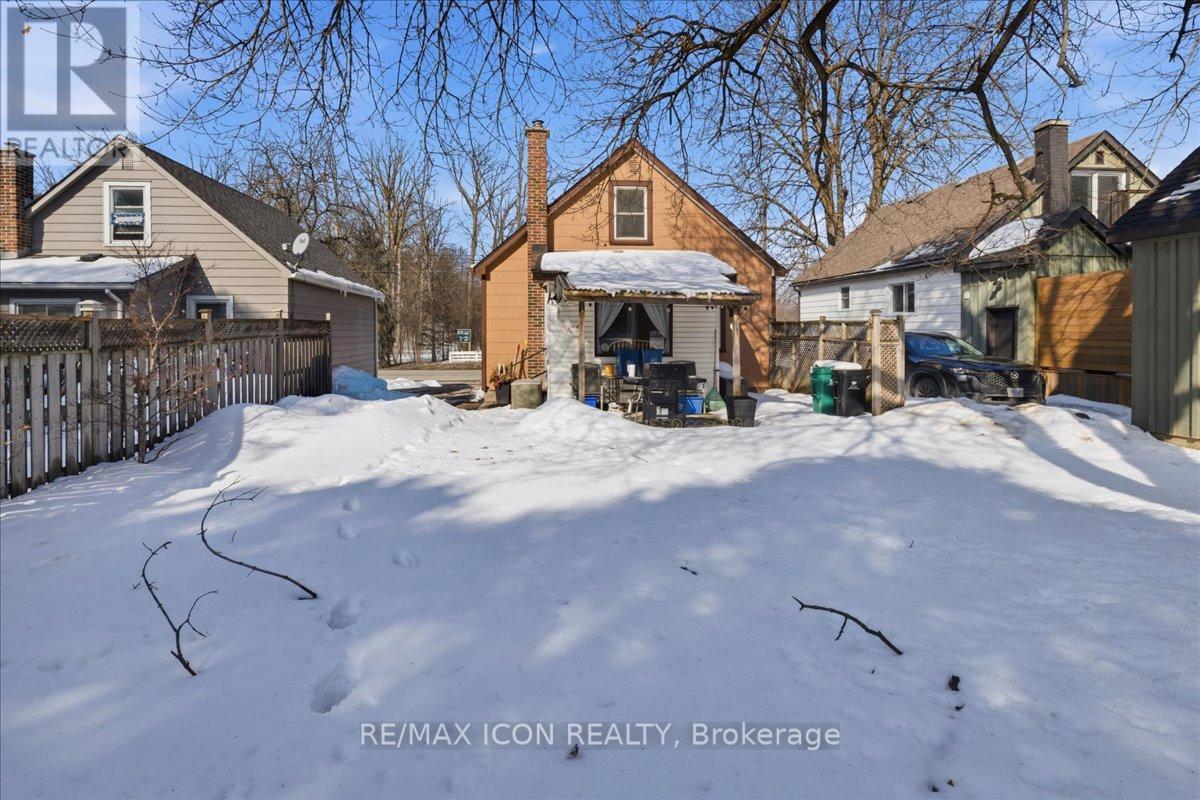 547 Wellington Street N, Kitchener, ON - Outdoor