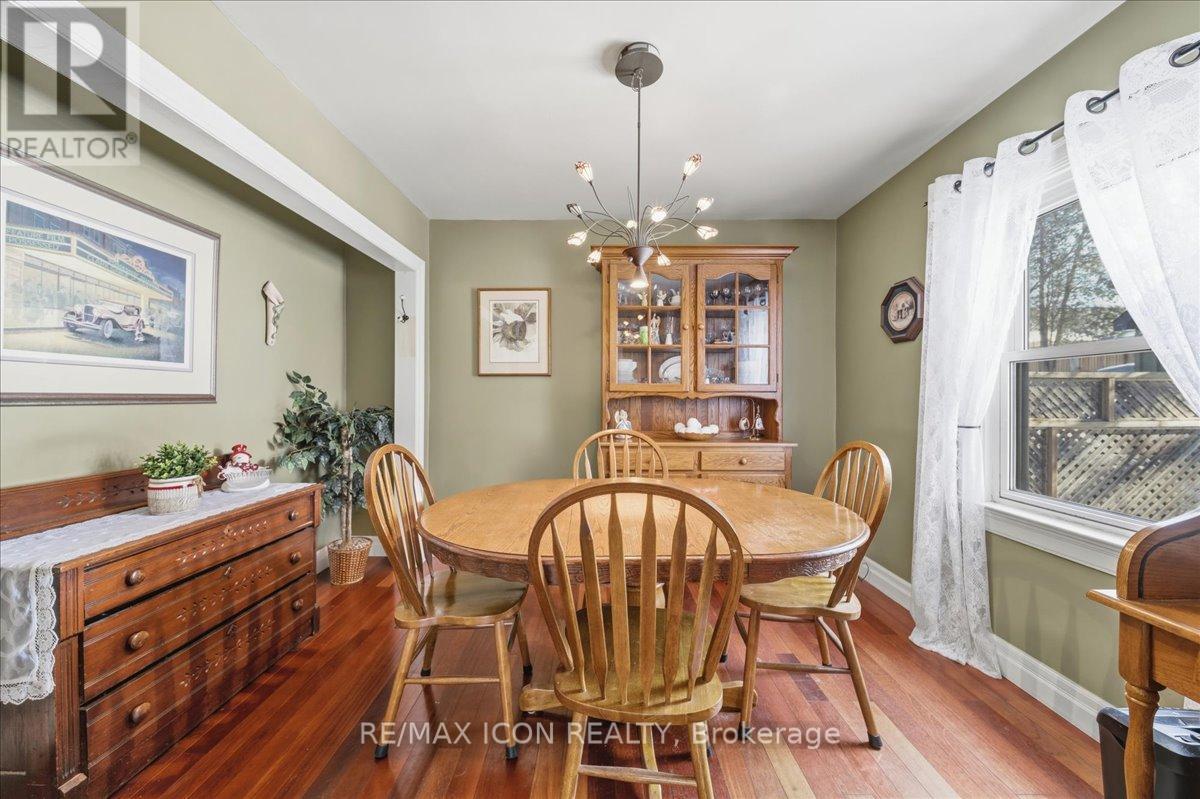 547 Wellington Street N, Kitchener, ON - Indoor Photo Showing Dining Room