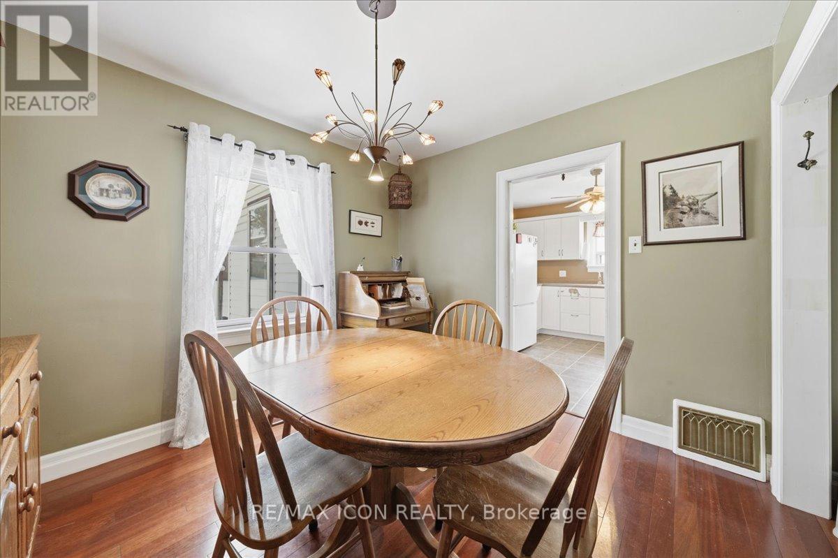 547 Wellington Street N, Kitchener, ON - Indoor Photo Showing Dining Room