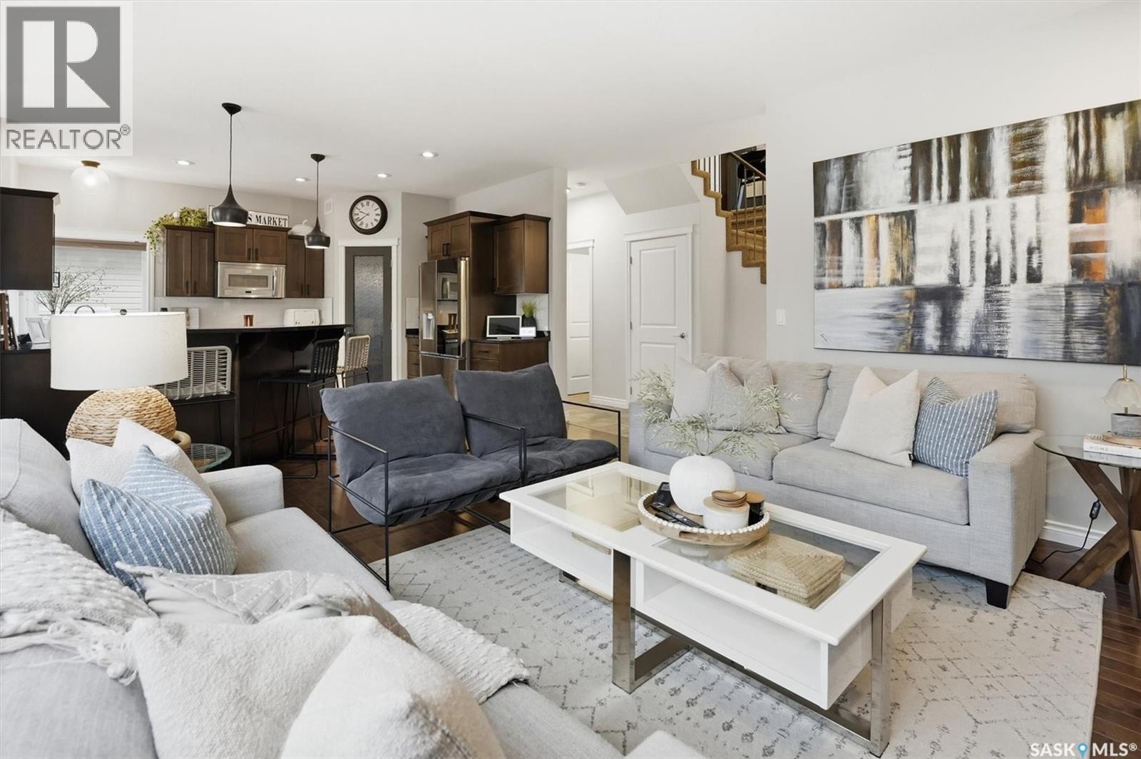1015 Muzyka Road, Saskatoon, SK - Indoor Photo Showing Living Room