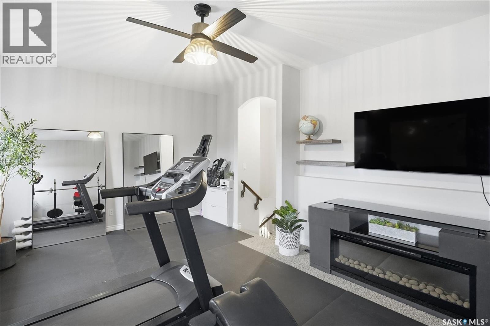 1015 Muzyka Road, Saskatoon, SK - Indoor Photo Showing Gym Room
