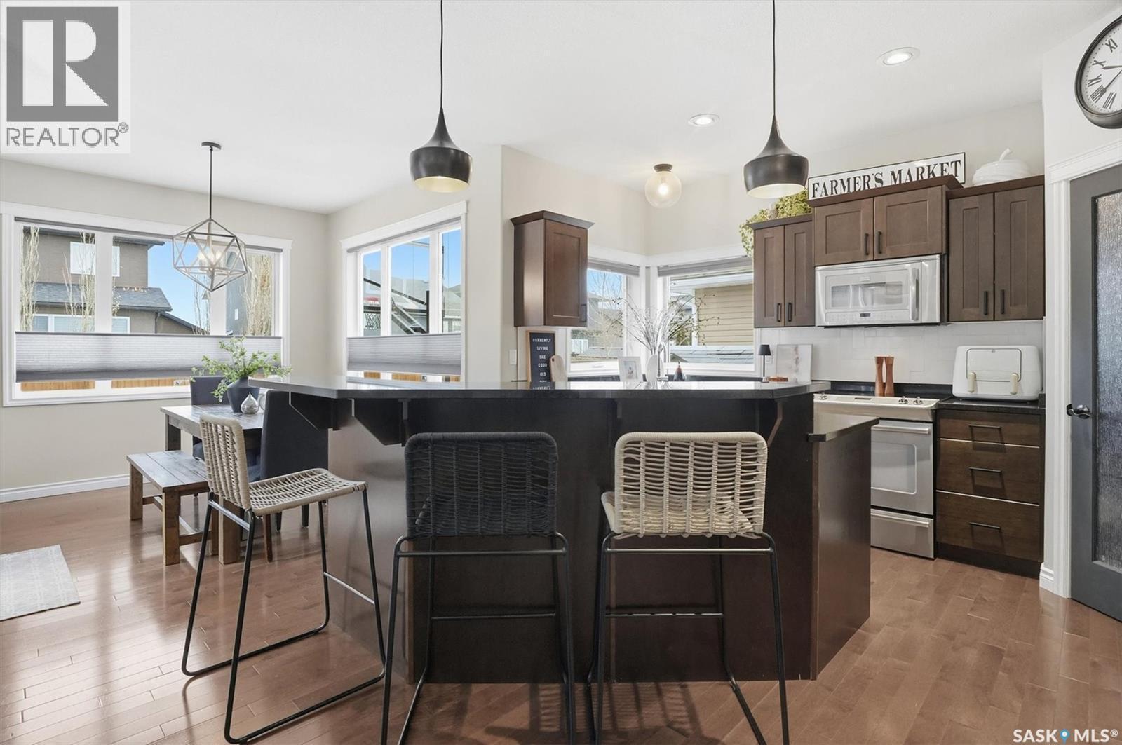 1015 Muzyka Road, Saskatoon, SK - Indoor Photo Showing Kitchen With Upgraded Kitchen