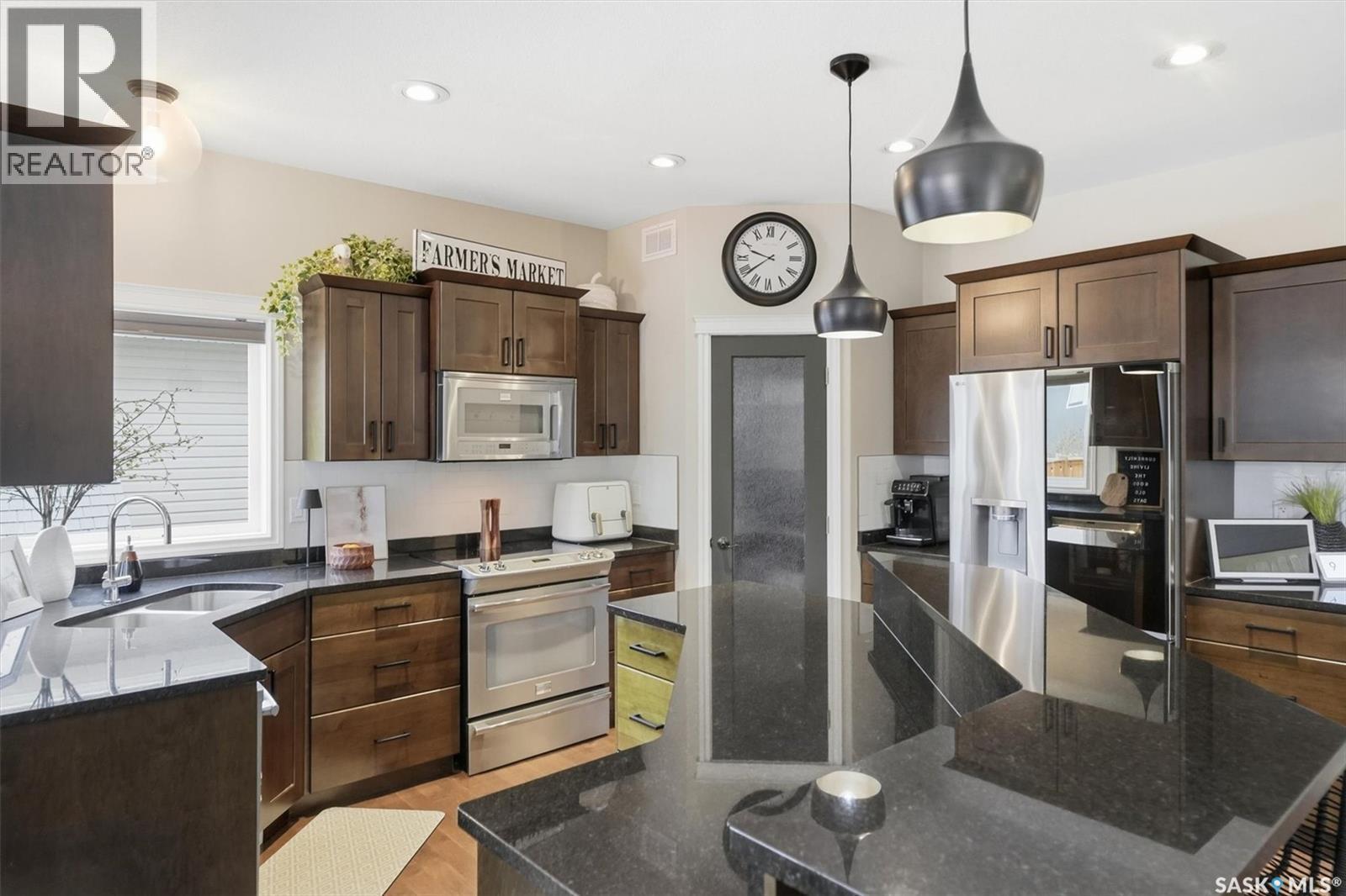 1015 Muzyka Road, Saskatoon, SK - Indoor Photo Showing Kitchen With Double Sink