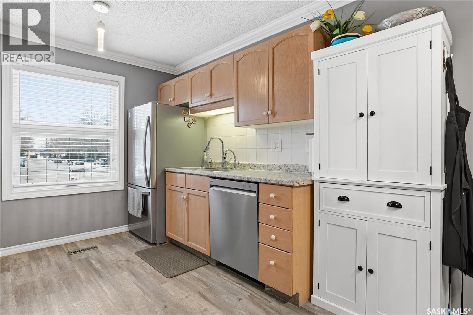 83 Carter Crescent, Regina, SK - Indoor Photo Showing Kitchen