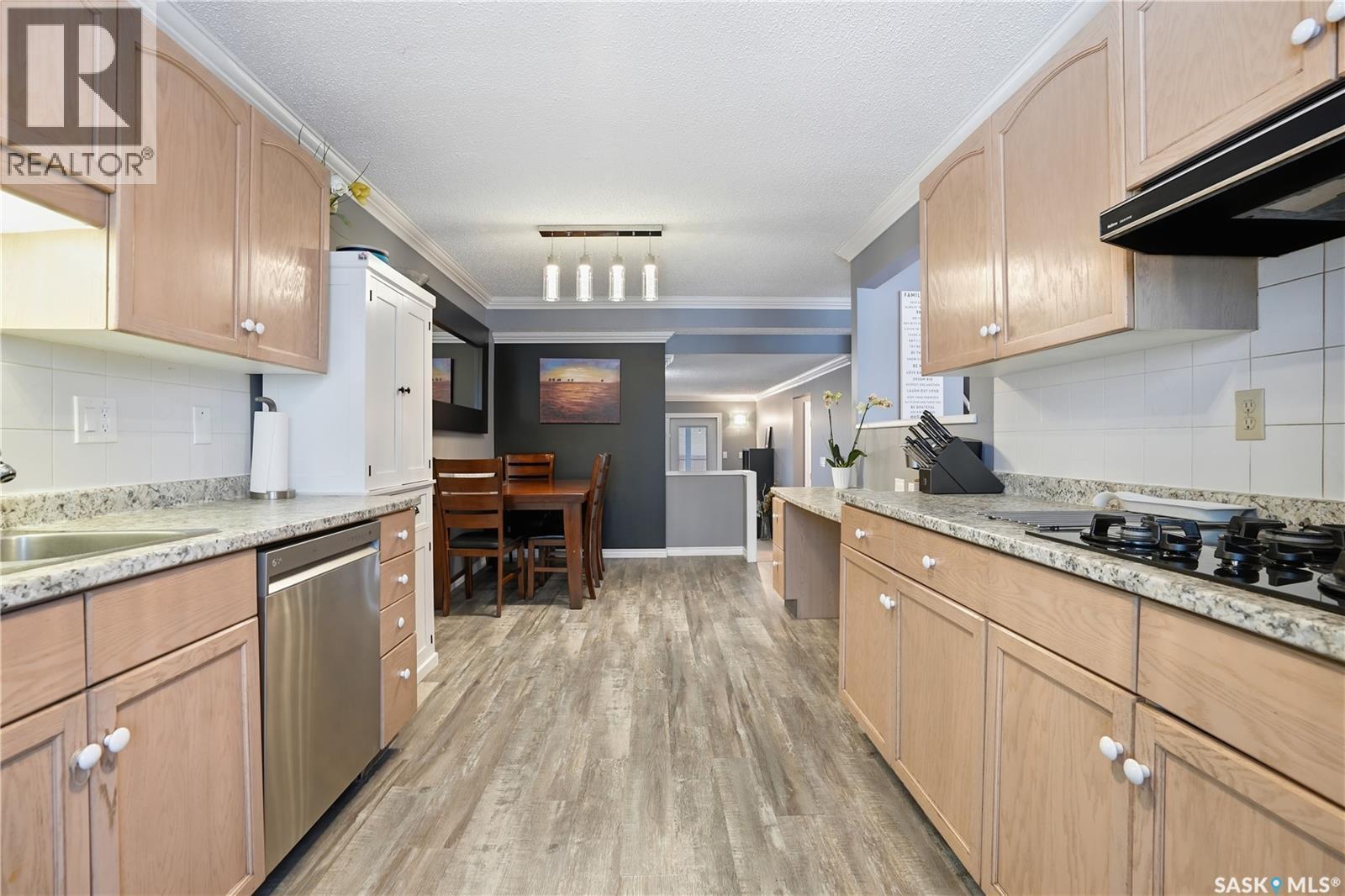 83 Carter Crescent, Regina, SK - Indoor Photo Showing Kitchen