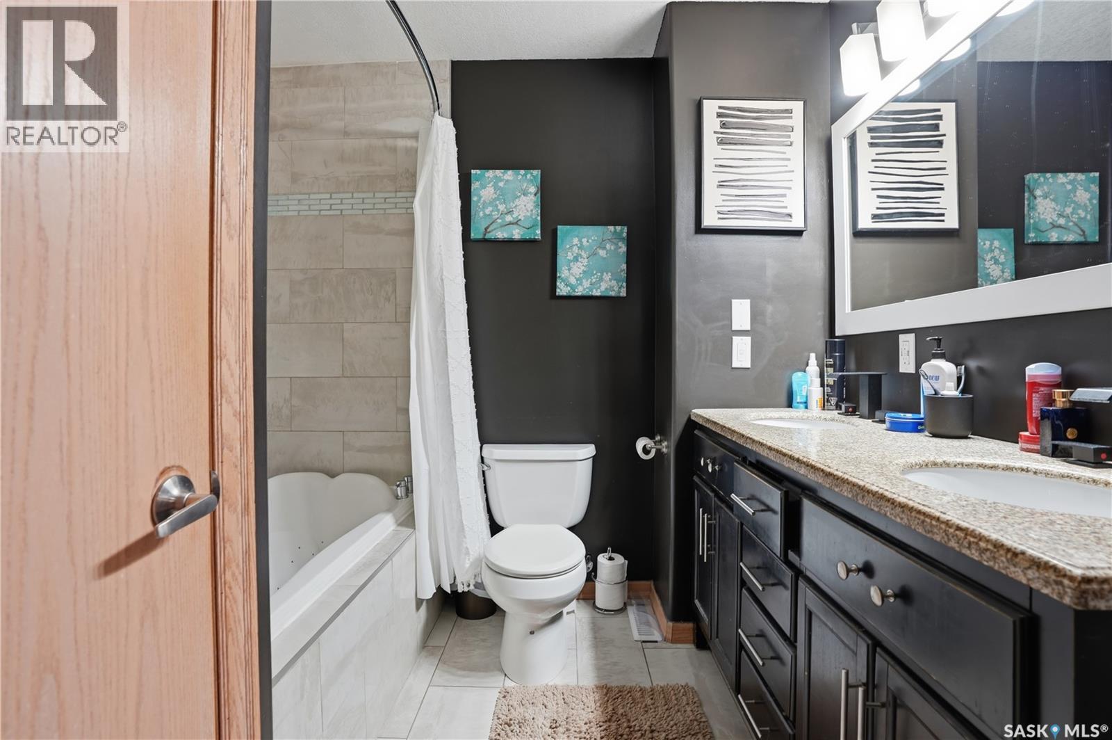 83 Carter Crescent, Regina, SK - Indoor Photo Showing Bathroom