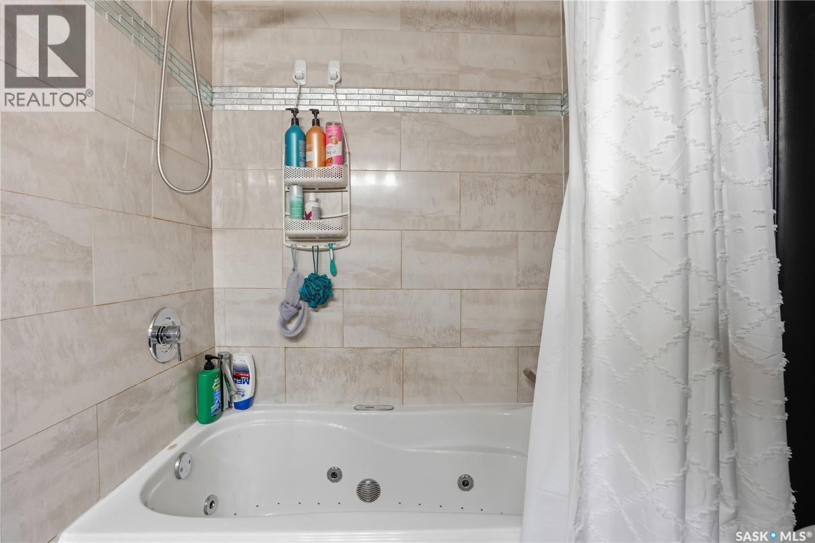 83 Carter Crescent, Regina, SK - Indoor Photo Showing Bathroom