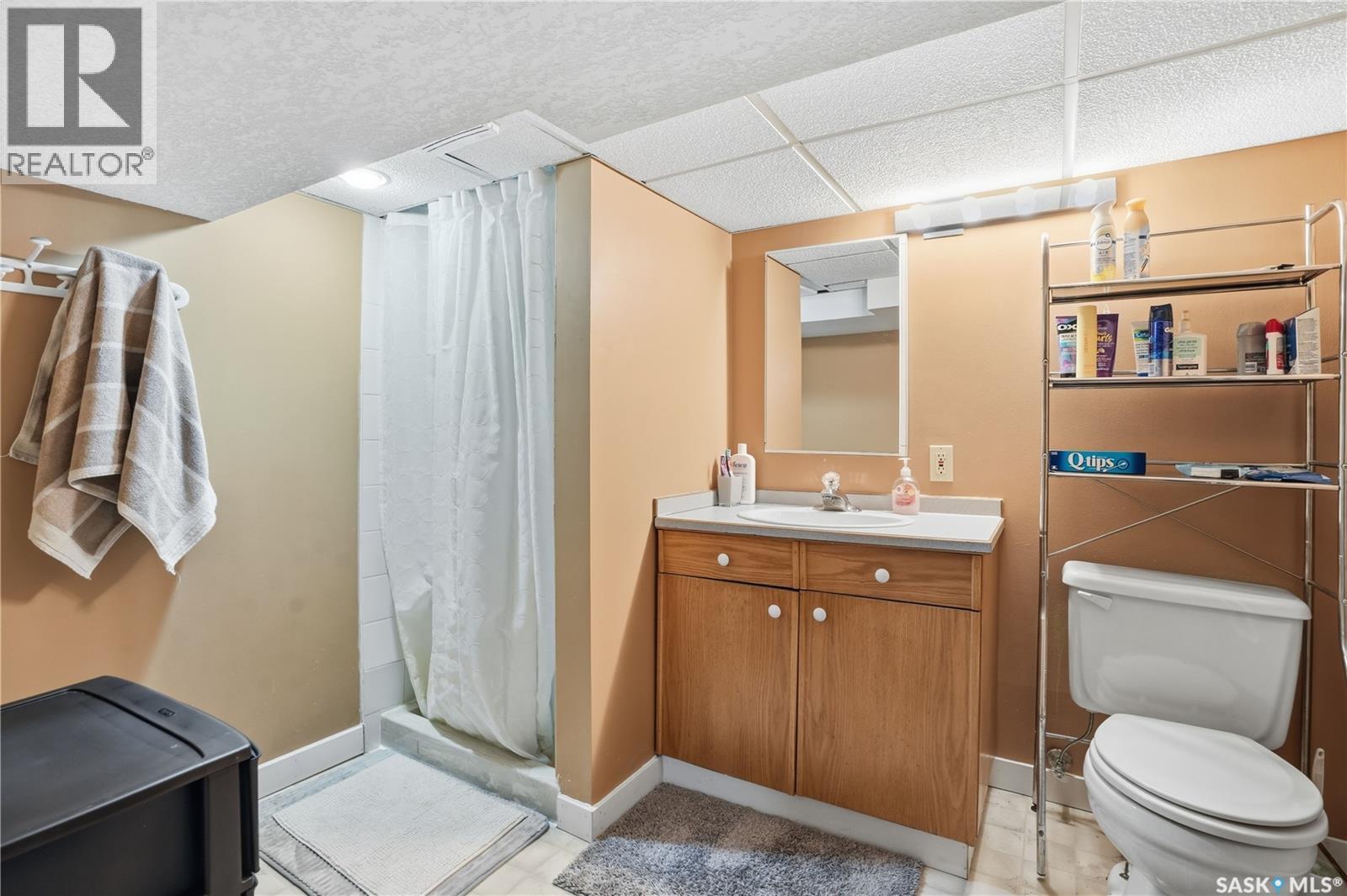 83 Carter Crescent, Regina, SK - Indoor Photo Showing Bathroom