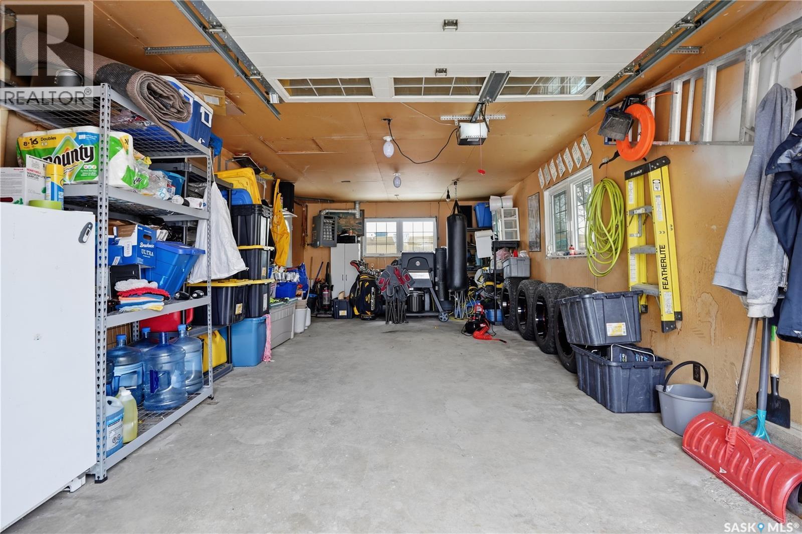 83 Carter Crescent, Regina, SK - Indoor Photo Showing Garage