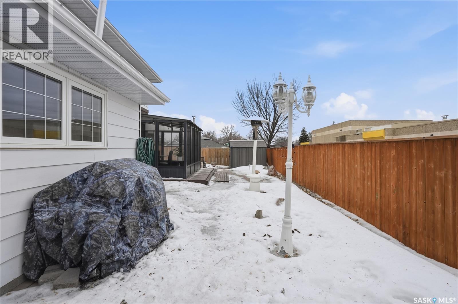 83 Carter Crescent, Regina, SK - Outdoor