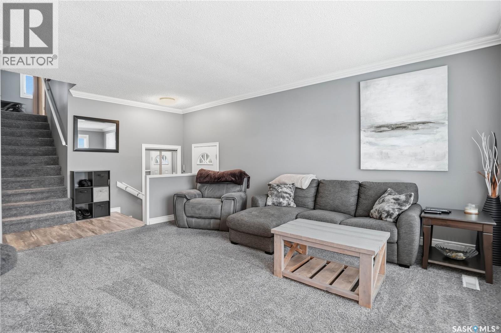 83 Carter Crescent, Regina, SK - Indoor Photo Showing Living Room