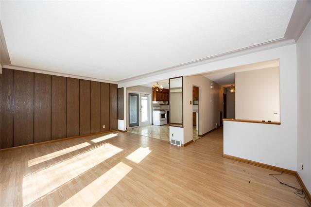 893 Jefferson Ave, Winnipeg, MB