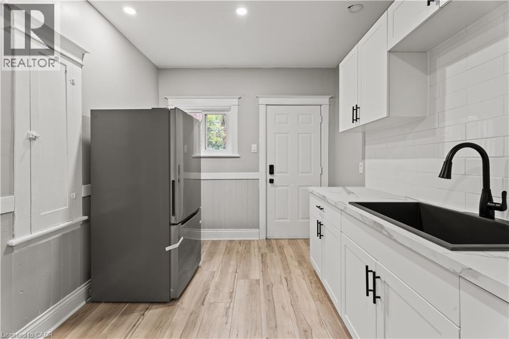 88 Gage Avenue S, Hamilton, ON - Indoor Photo Showing Kitchen