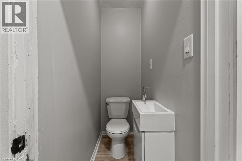 88 Gage Avenue S, Hamilton, ON - Indoor Photo Showing Bathroom
