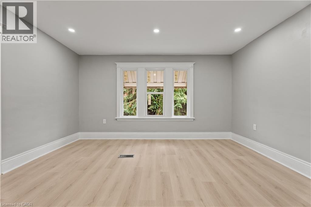 88 Gage Avenue S, Hamilton, ON - Indoor Photo Showing Other Room