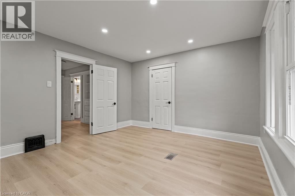 88 Gage Avenue S, Hamilton, ON - Indoor Photo Showing Other Room