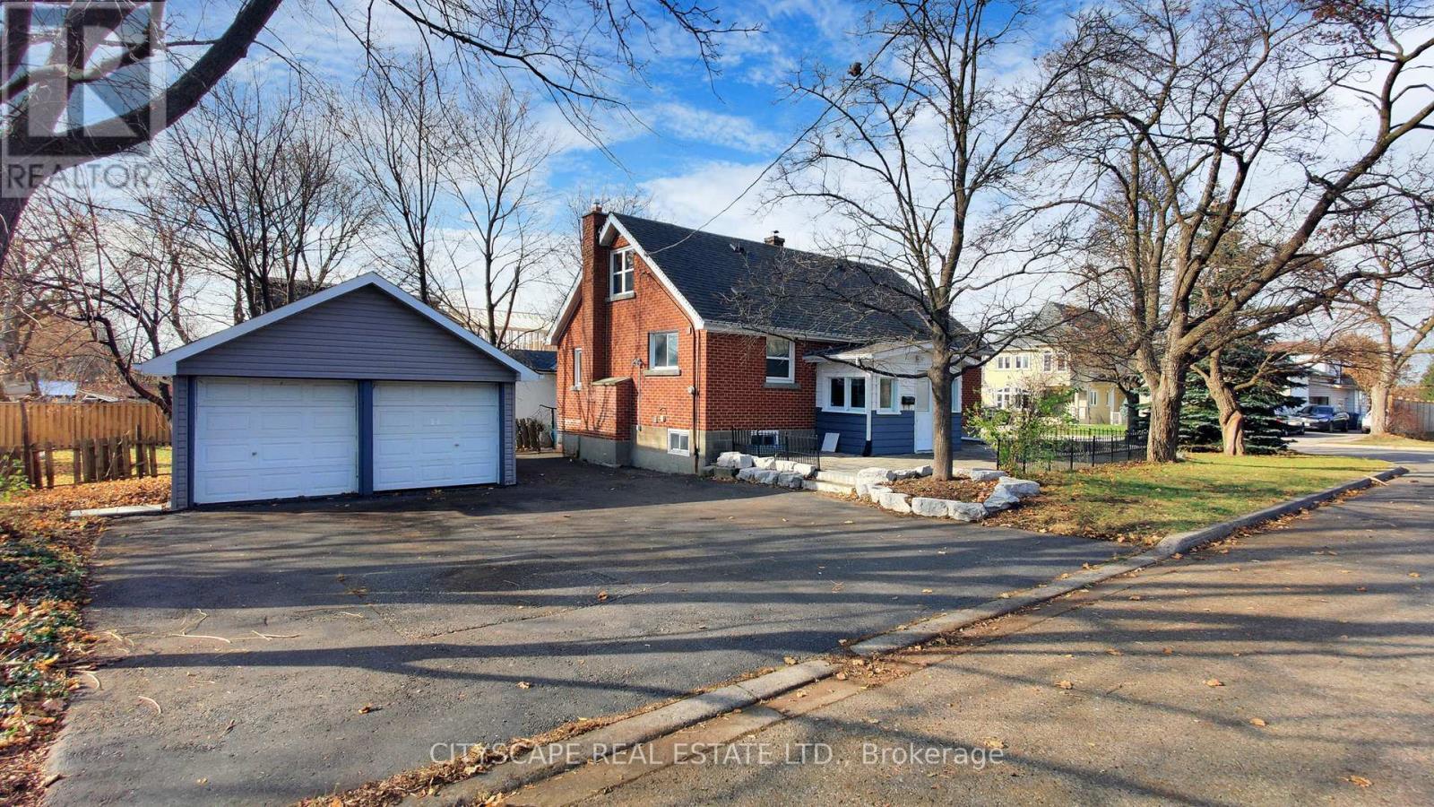 39 Woodward Avenue, Brampton, ON - Outdoor