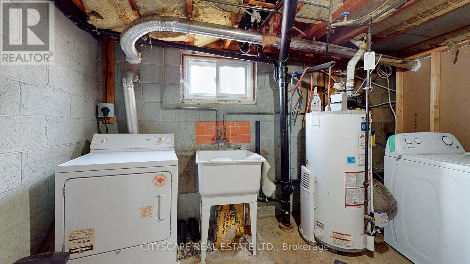 39 Woodward Avenue, Brampton, ON - Indoor Photo Showing Laundry Room