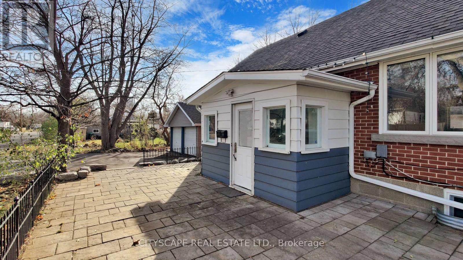 39 Woodward Avenue, Brampton, ON - Outdoor