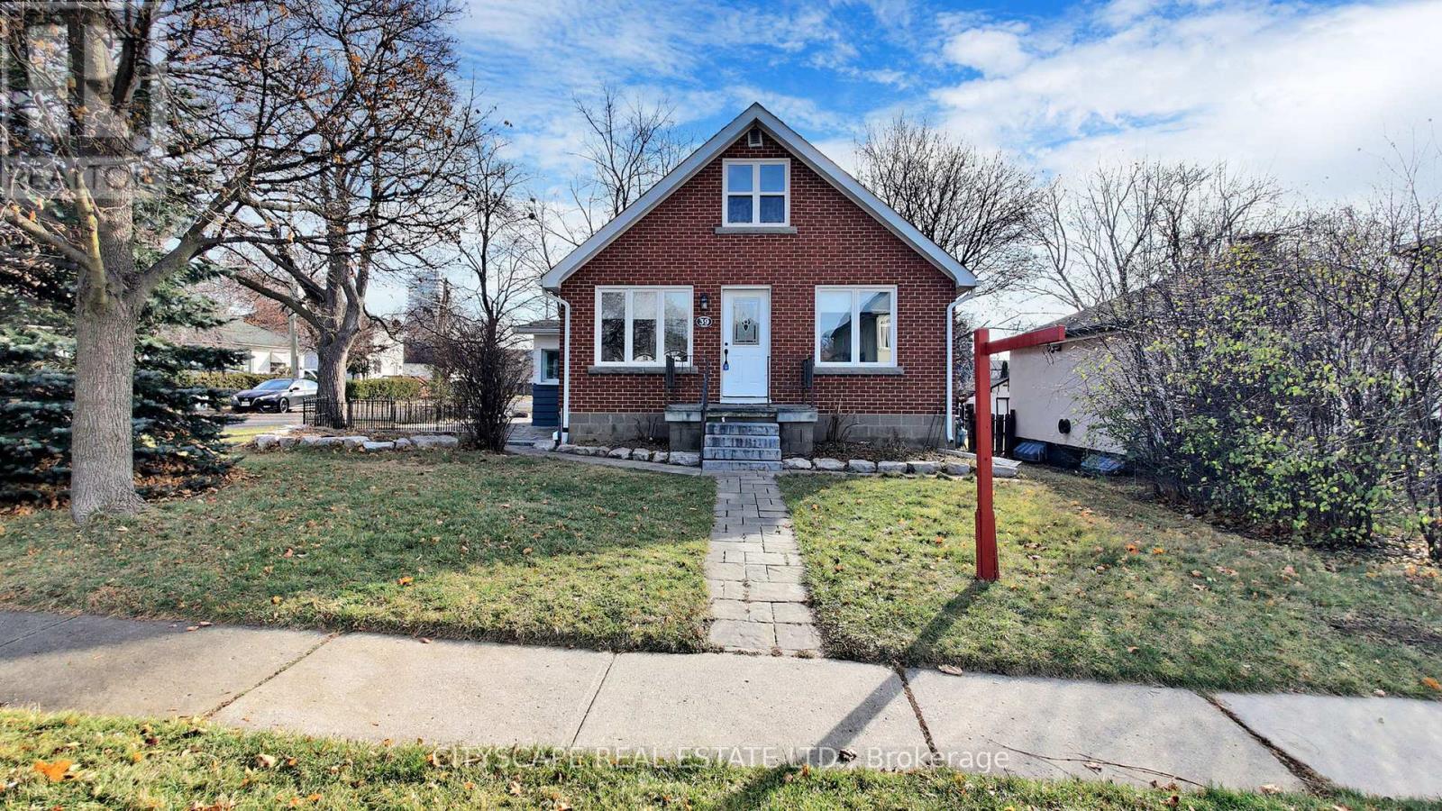 39 Woodward Avenue, Brampton, ON - Outdoor