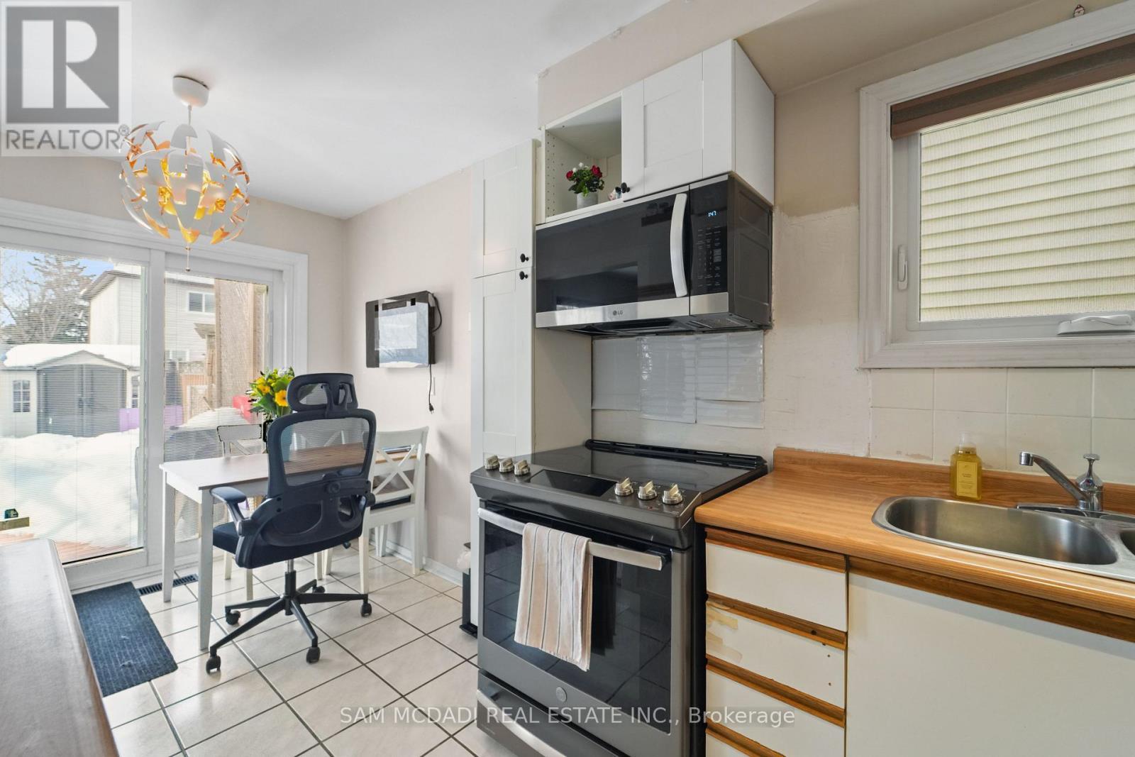 3382 Nighthawk Trail, Mississauga, ON - Indoor Photo Showing Kitchen
