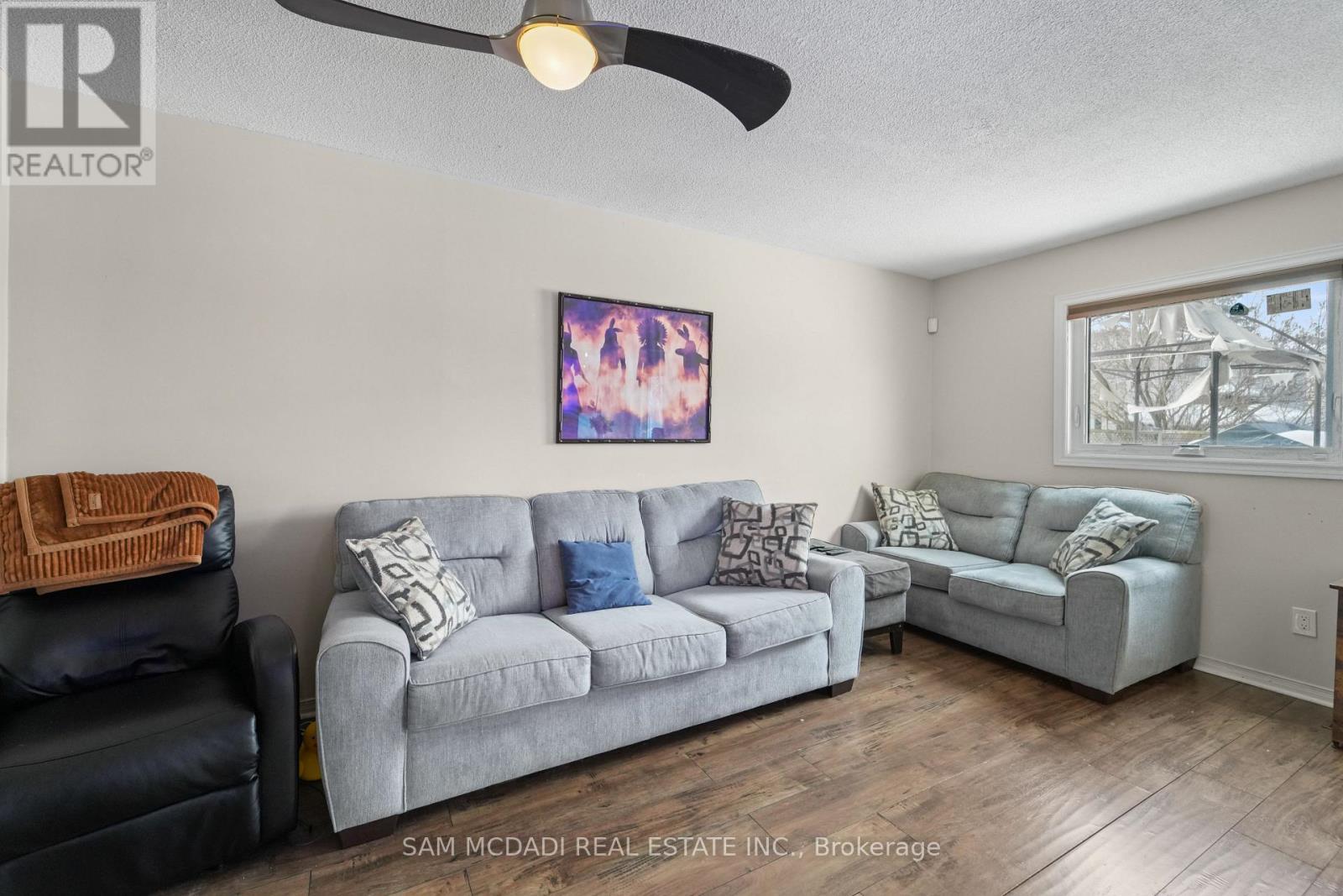 3382 Nighthawk Trail, Mississauga, ON - Indoor Photo Showing Living Room