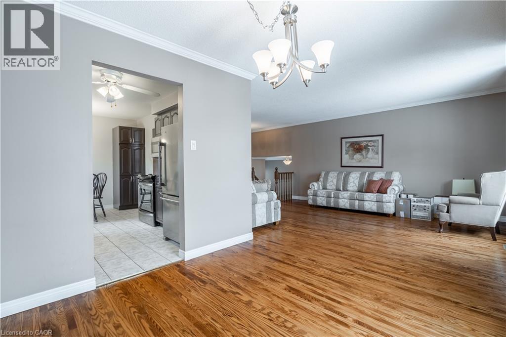 19 Valery Court, Hamilton, ON - Indoor