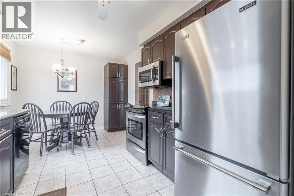 19 Valery Court, Hamilton, ON - Indoor Photo Showing Kitchen