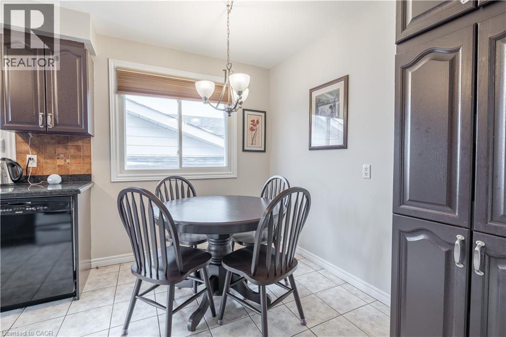 19 Valery Court, Hamilton, ON - Indoor Photo Showing Dining Room