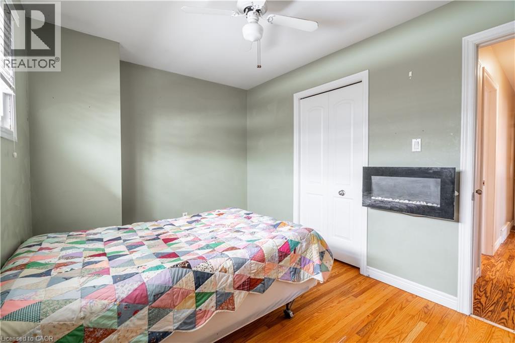 19 Valery Court, Hamilton, ON - Indoor Photo Showing Bedroom
