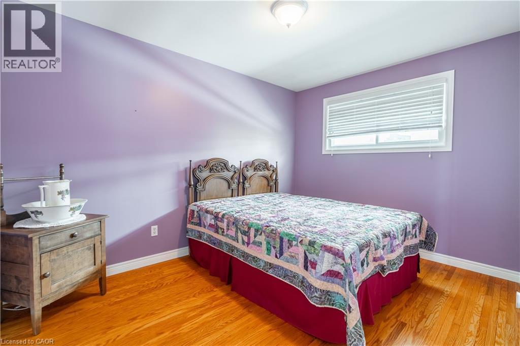 19 Valery Court, Hamilton, ON - Indoor Photo Showing Bedroom