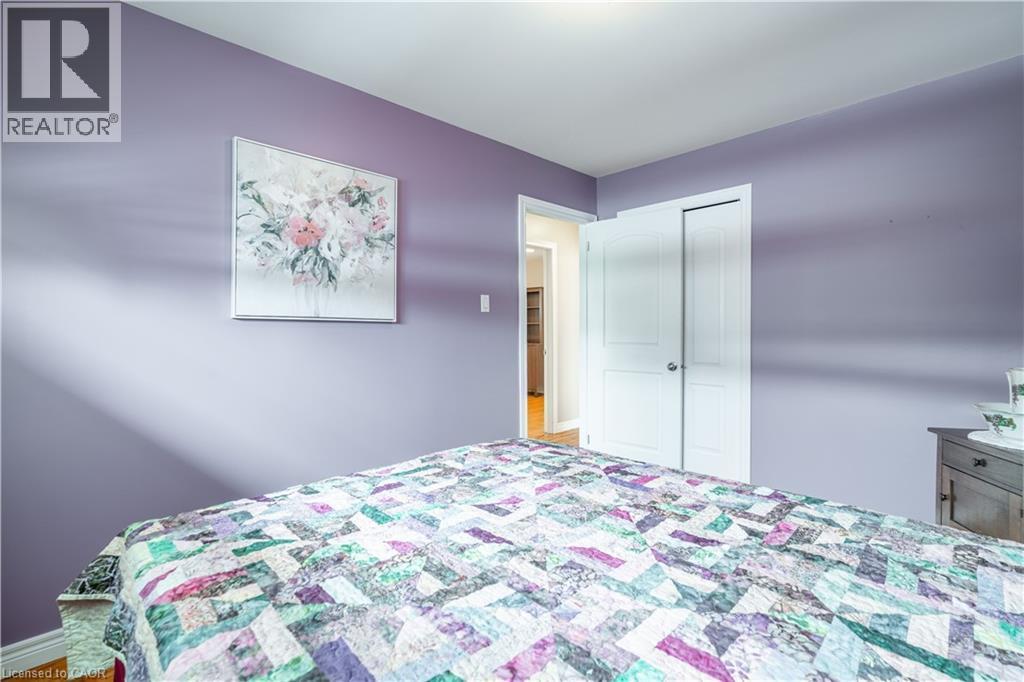 19 Valery Court, Hamilton, ON - Indoor Photo Showing Bedroom