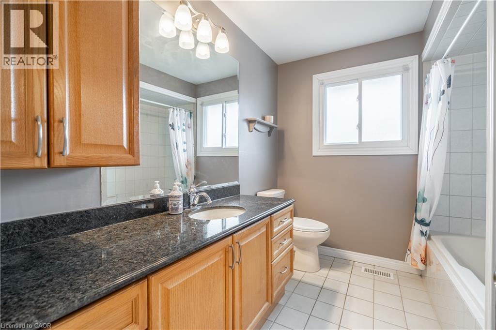 19 Valery Court, Hamilton, ON - Indoor Photo Showing Bathroom
