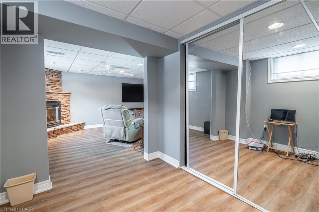 19 Valery Court, Hamilton, ON - Indoor