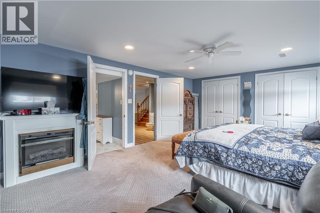 19 Valery Court, Hamilton, ON - Indoor Photo Showing Bedroom