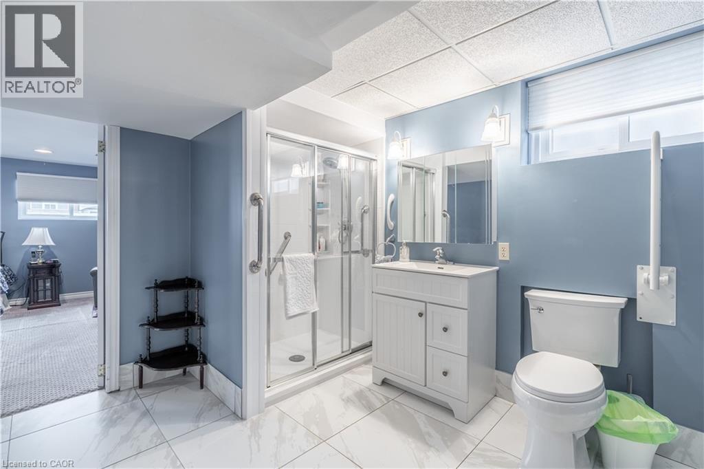 19 Valery Court, Hamilton, ON - Indoor Photo Showing Bathroom