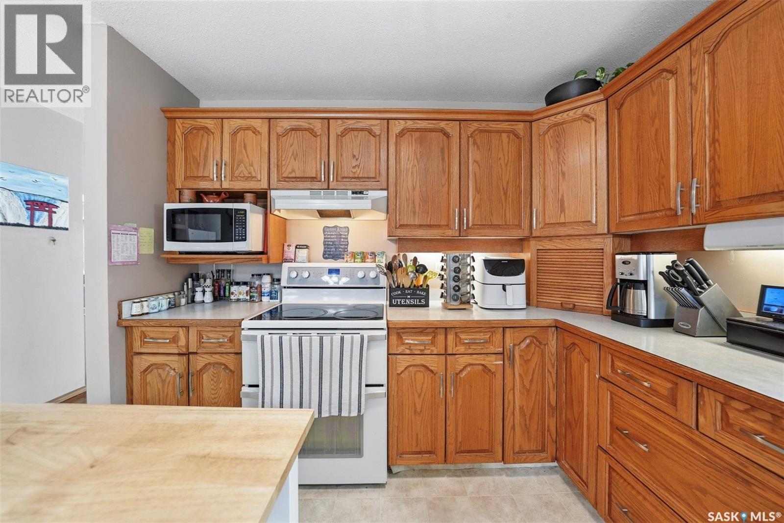 10 Meadows Place, Watrous, SK - Indoor Photo Showing Kitchen