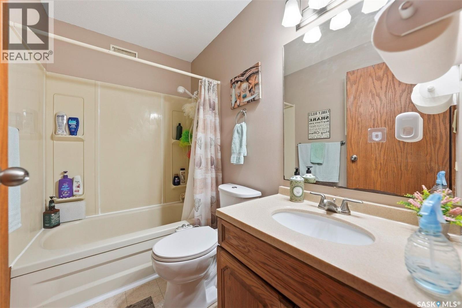 10 Meadows Place, Watrous, SK - Indoor Photo Showing Bathroom