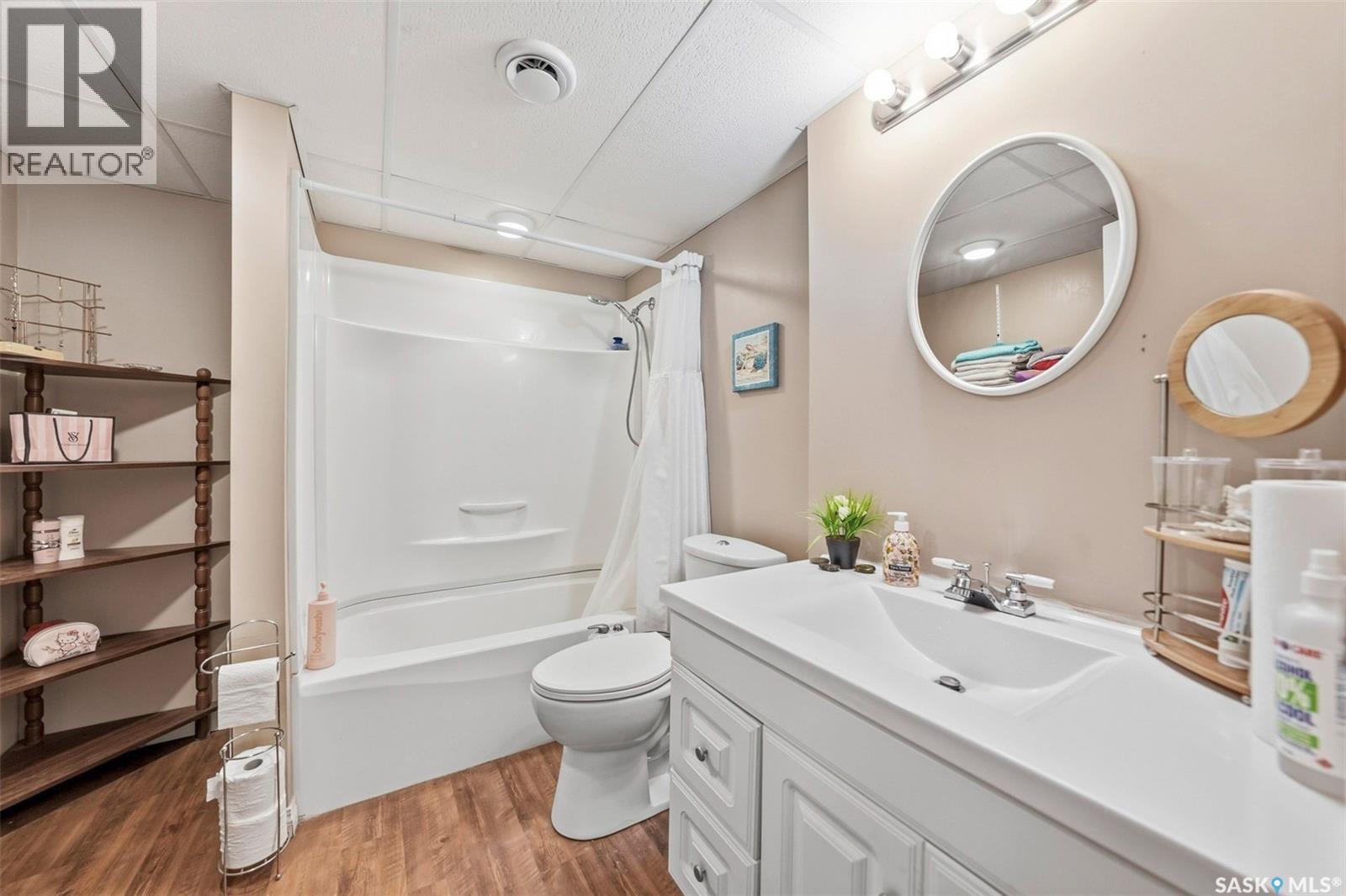 10 Meadows Place, Watrous, SK - Indoor Photo Showing Bathroom