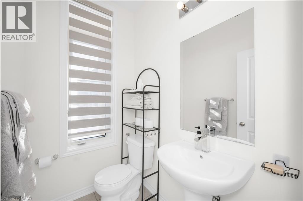 3131 Goodyear Road, Burlington, ON - Indoor Photo Showing Bathroom