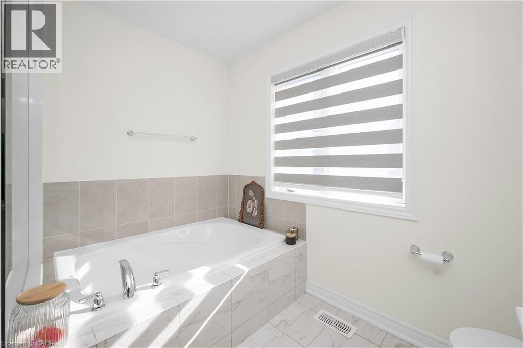 3131 Goodyear Road, Burlington, ON - Indoor Photo Showing Bathroom