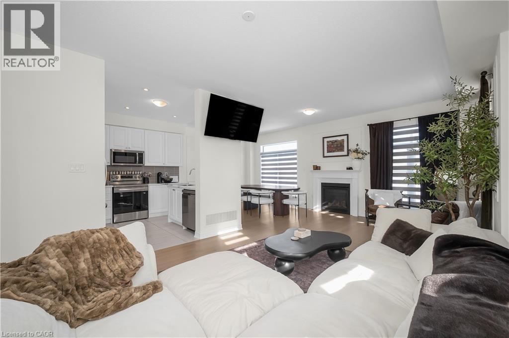 3131 Goodyear Road, Burlington, ON - Indoor Photo Showing Living Room With Fireplace