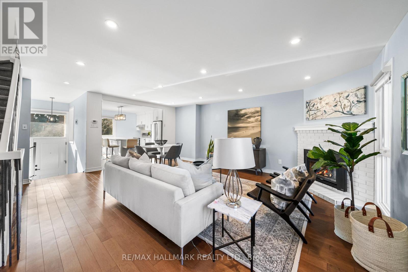 64 Sylvan Valley Way, Toronto, ON - Indoor Photo Showing Living Room