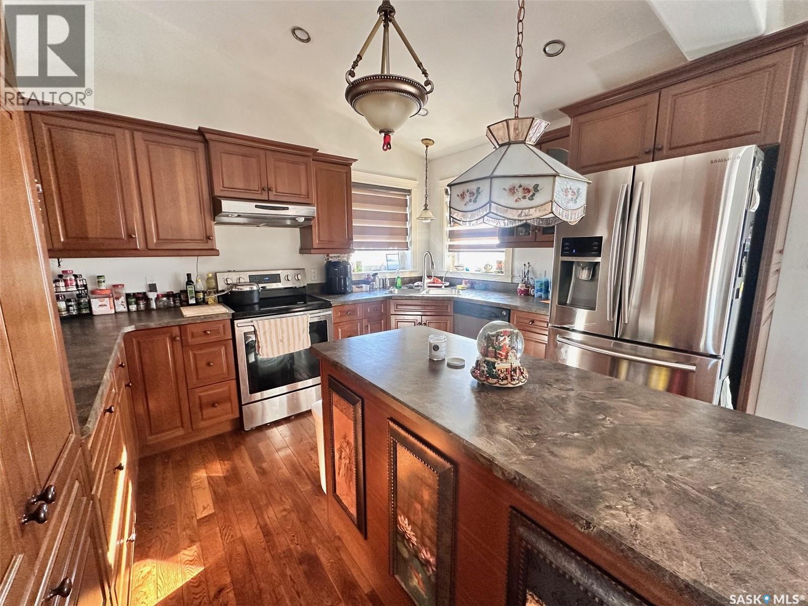 506 2Nd Avenue Place, Radisson, SK - Indoor Photo Showing Kitchen