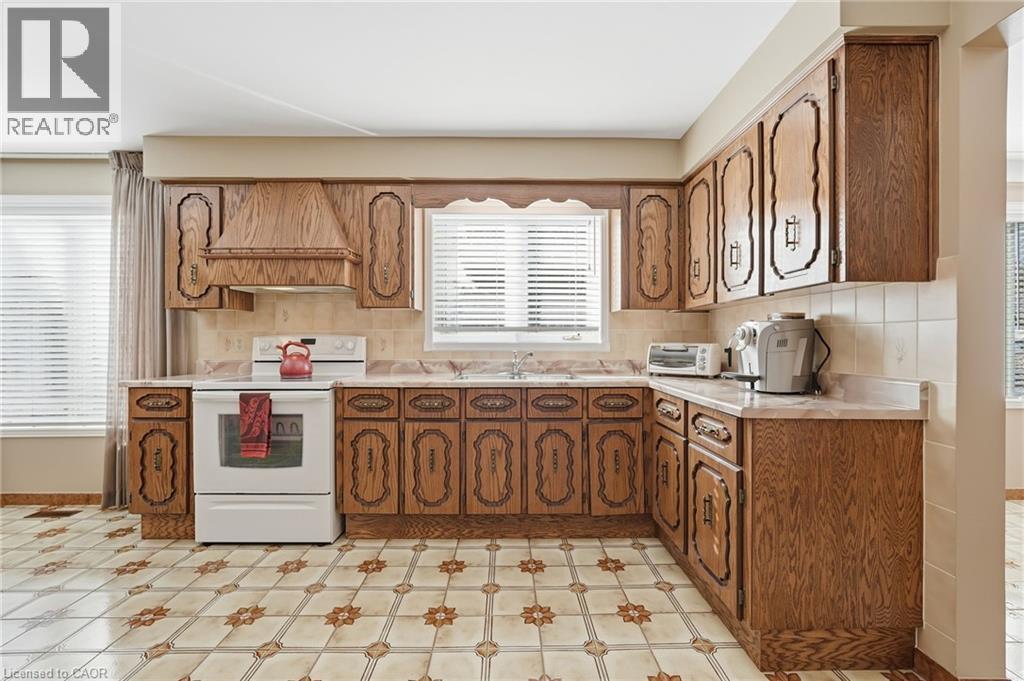 383 Scenic Drive, Hamilton, ON - Indoor Photo Showing Kitchen
