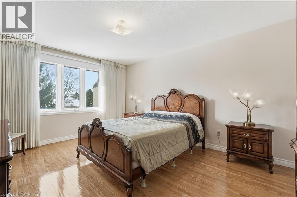 383 Scenic Drive, Hamilton, ON - Indoor Photo Showing Bedroom