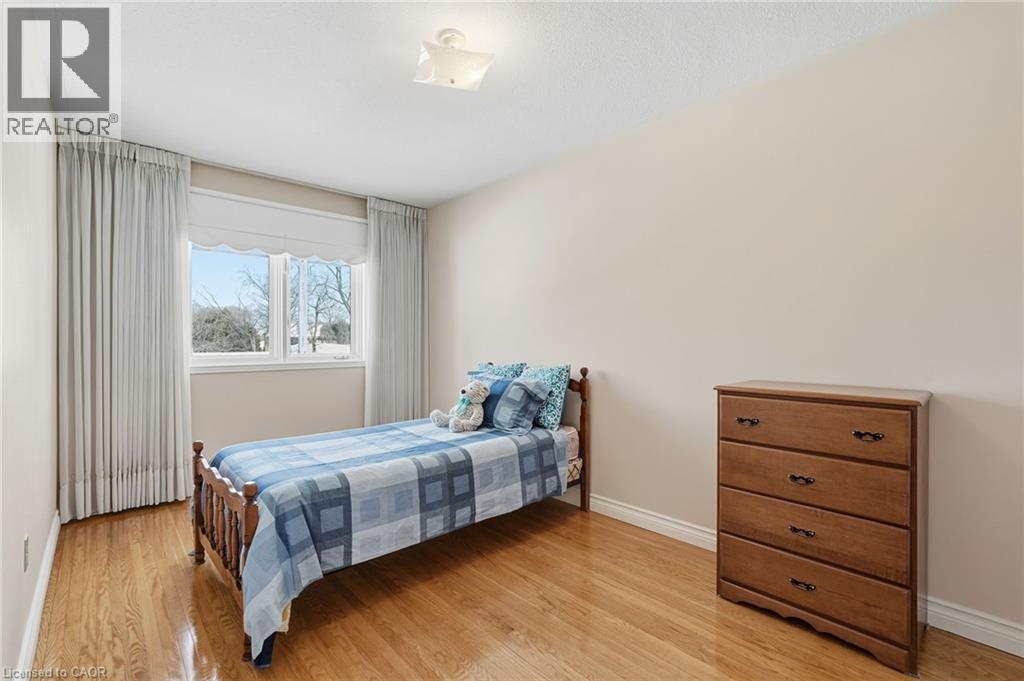 383 Scenic Drive, Hamilton, ON - Indoor Photo Showing Bedroom