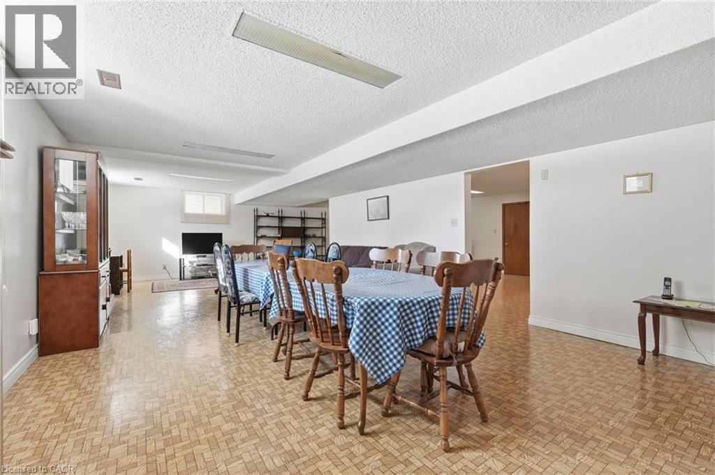 383 Scenic Drive, Hamilton, ON - Indoor Photo Showing Dining Room
